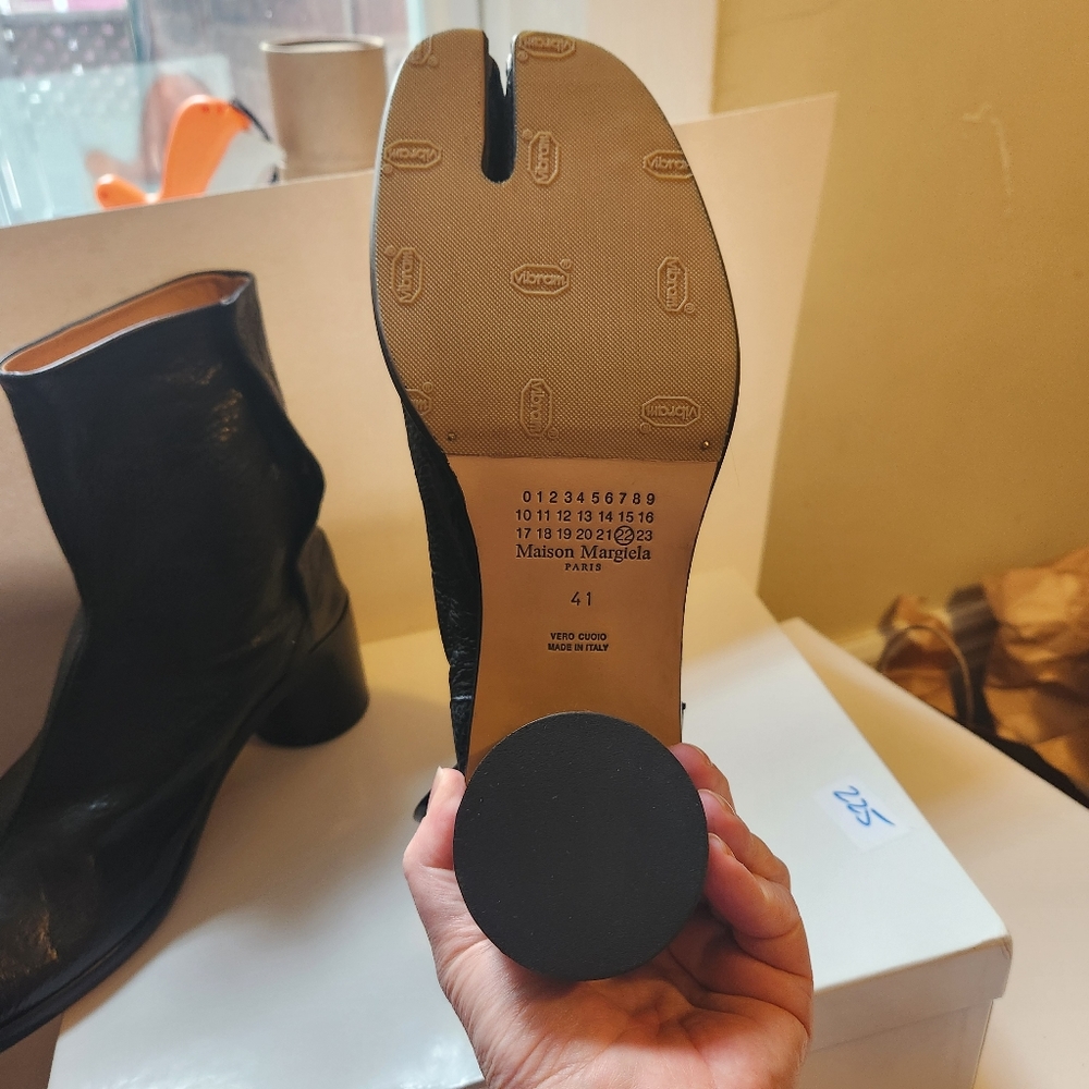 Maison Martin Margiela tabi boots size 41 in EUC with original box - Picture 7 of 8
